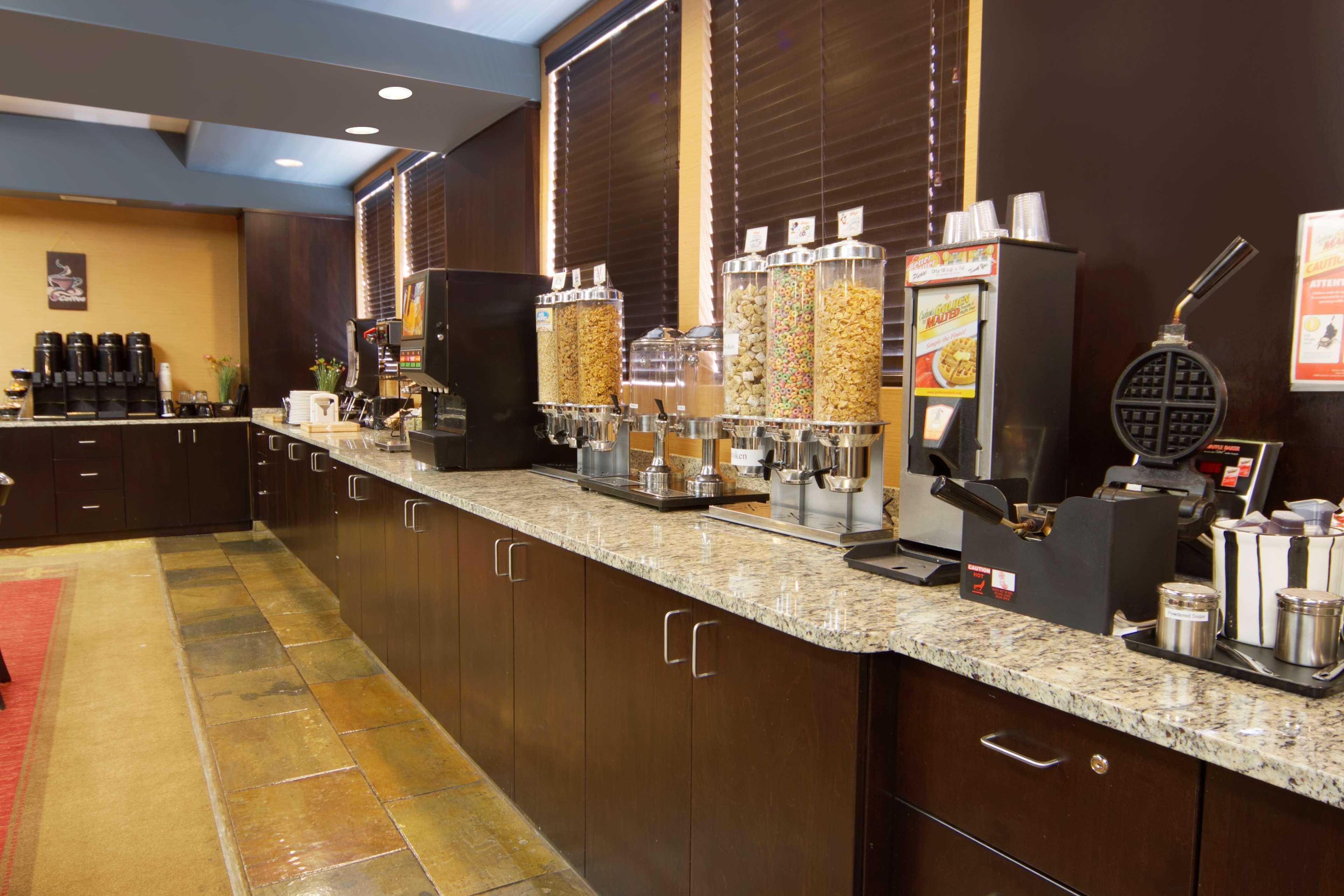 Best Western Bonnyville Inn & Suites Exteriör bild